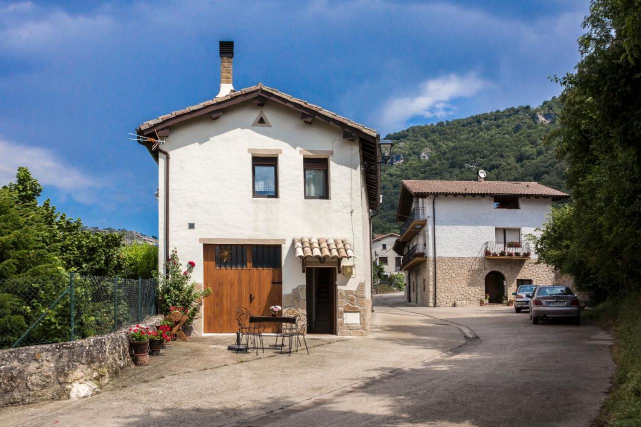 Casa Lizarrosta En Nacedero Del Urederra Villa Baquedano Eksteriør billede